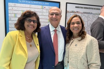 Roberta Santana acompanha Lula e Padilha em visita à Bionovis e reforça papel da Bahia na produção nacional de medicamentos oncológicos