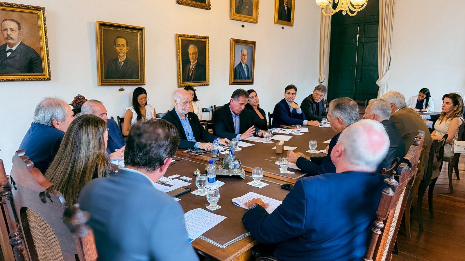 ACB recebe relator da PEC da escala 6×1 e reforça defesa de diálogo com setor produtivo