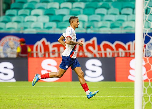 Juba embala no Bahia, cresce jogo a jogo e se firma como destaque do time