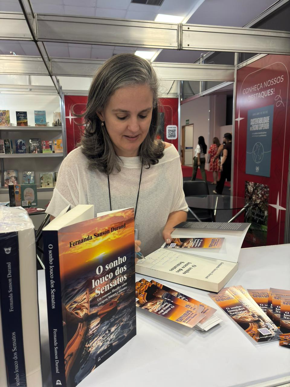 Entre palavras e encontros, Fernanda Sanson lança novo livro em Salvador