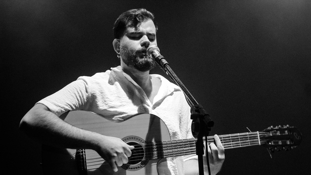 “Azul: Um Tributo a Djavan” leva clássicos e raridades ao Teatro Gamboa