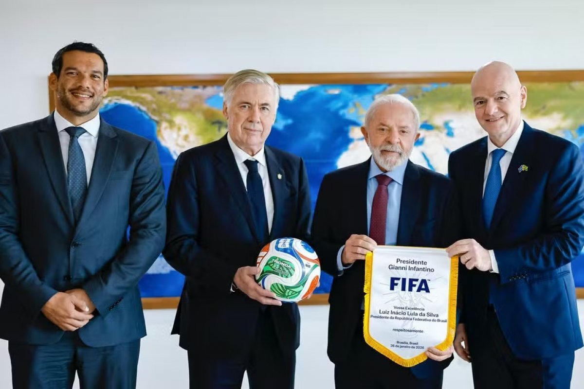 Lula vai à Confederação Brasileira de Futebol e coloca Neymar no centro da convocação da Seleção
