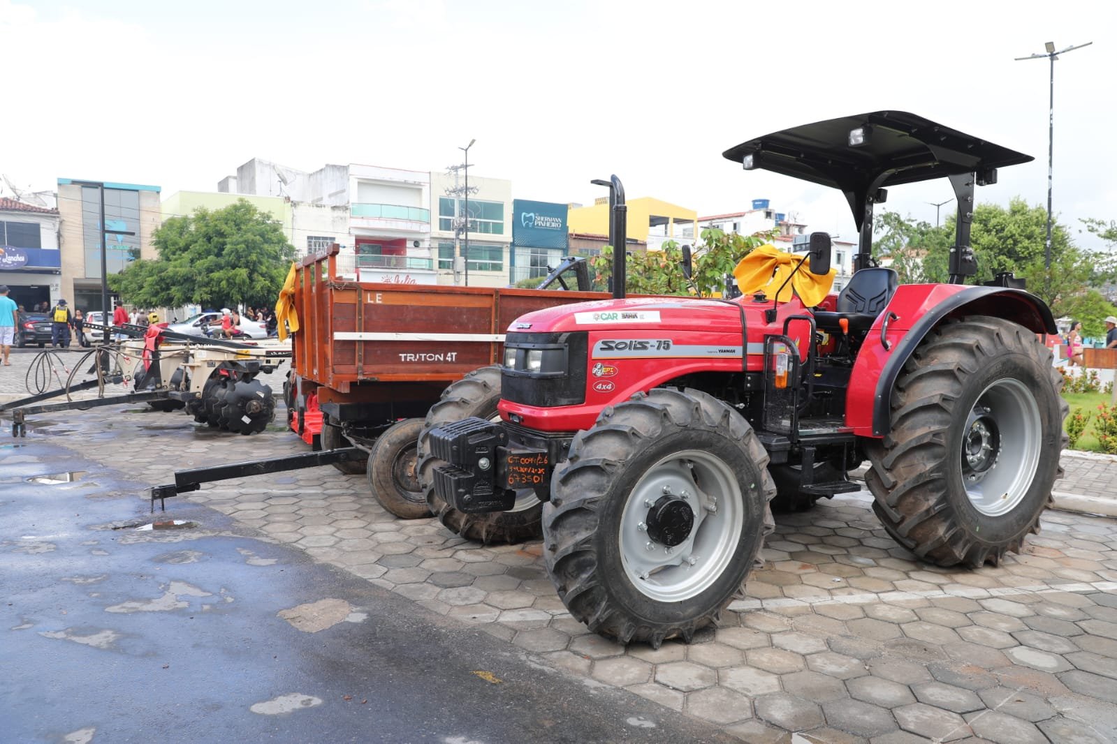 Entregas simultâneas do Governo da Bahia em Araci ampliam mobilidade, conectividade, acesso à água e apoio à produção rural