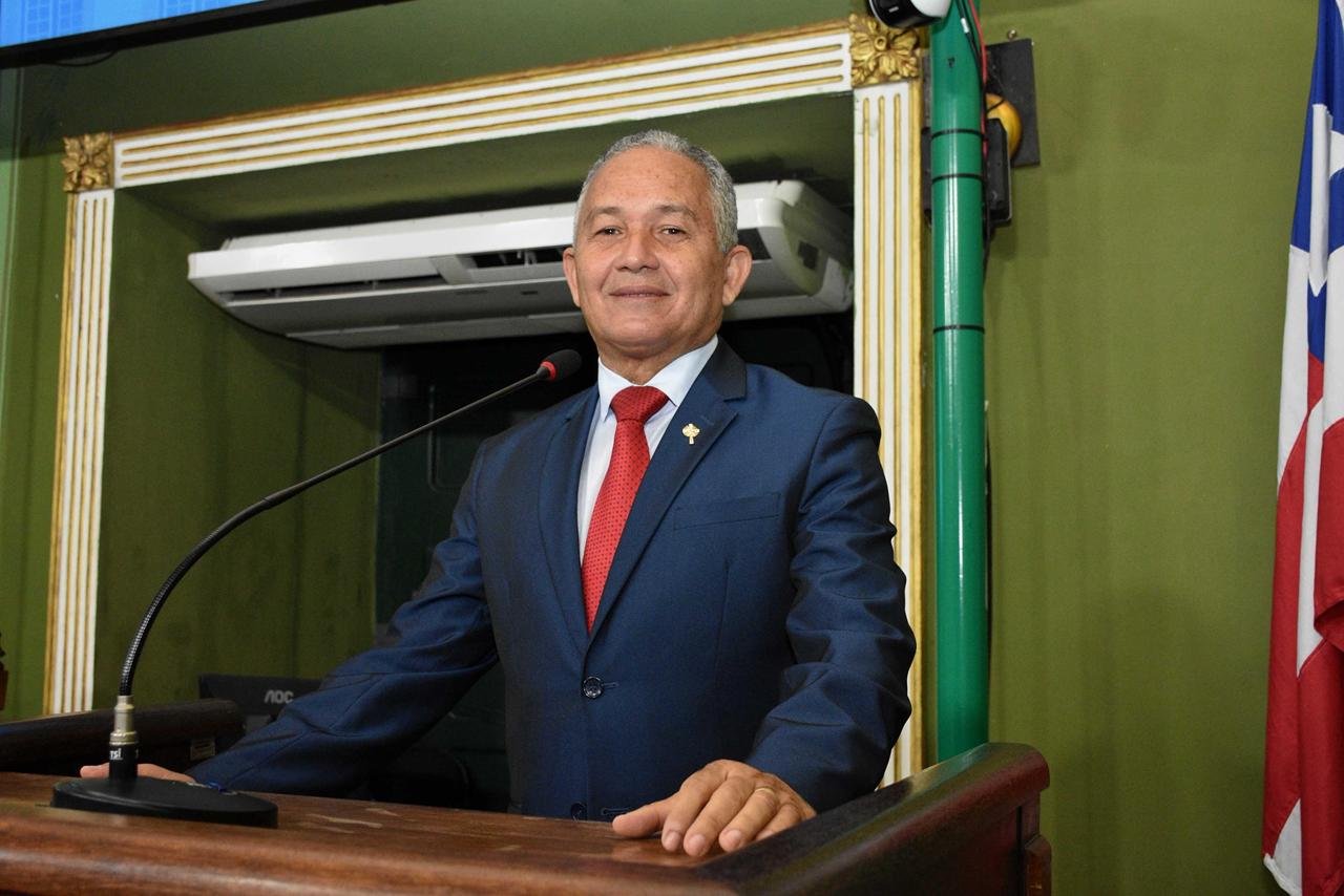 Téo Senna propõe cadeiras de rodas em postos de combustíveis de Salvador