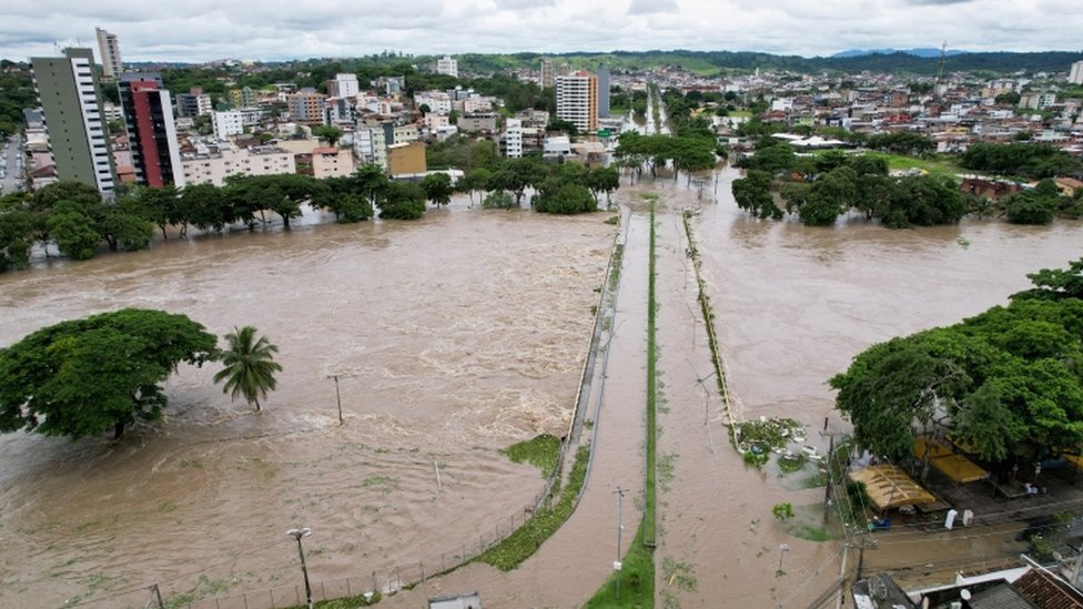 Chuvas intensas mantêm litoral da Bahia com risco de alagamentos e deslizamentos, alerta Inema
