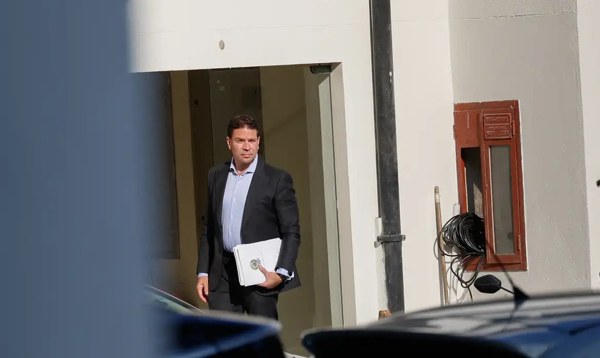 Foragido no radar: ICE prende Alexandre Ramagem nos EUA e caso pode virar extradição