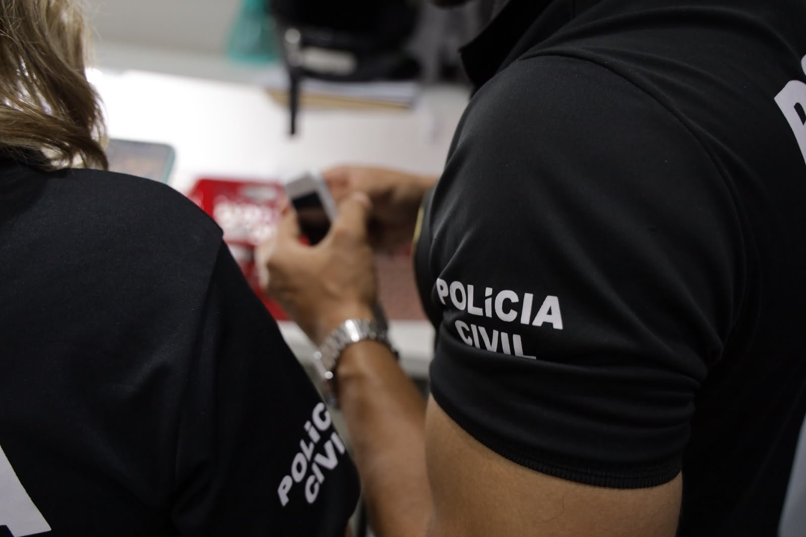 Operação Verdadeiro Encontro combate grupo que atraía vítimas por aplicativos de encontros para praticar extorsões