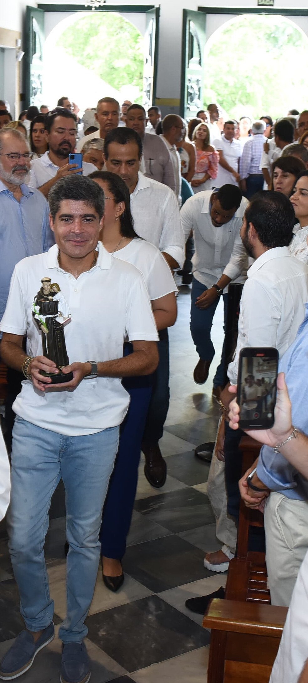 Fé, tradição e política: ACM Neto participa de celebração em Santo Antônio