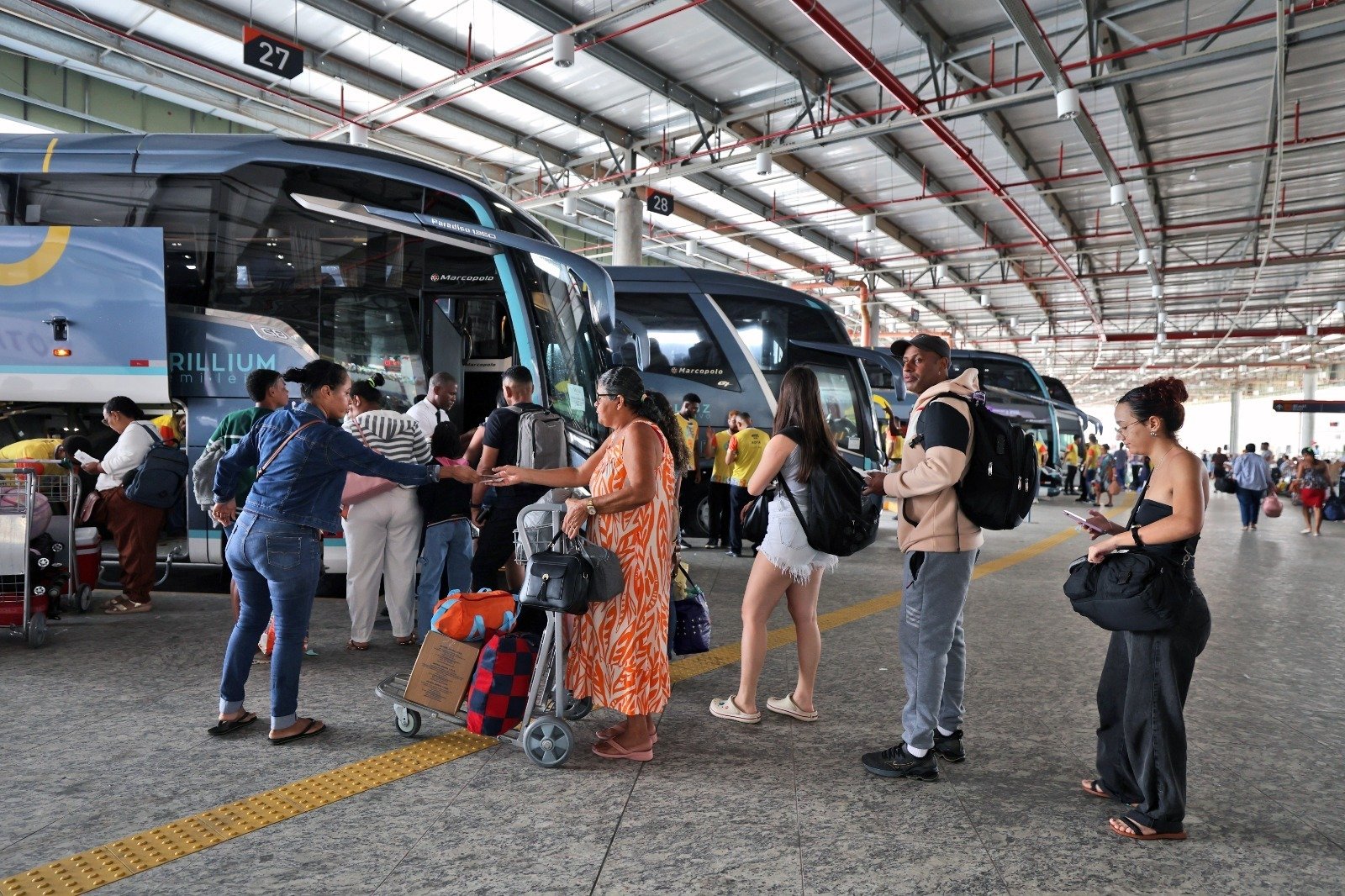 Mais de 380 mil pessoas devem passar pela nova rodoviária rumo ao São João no interior da Bahia