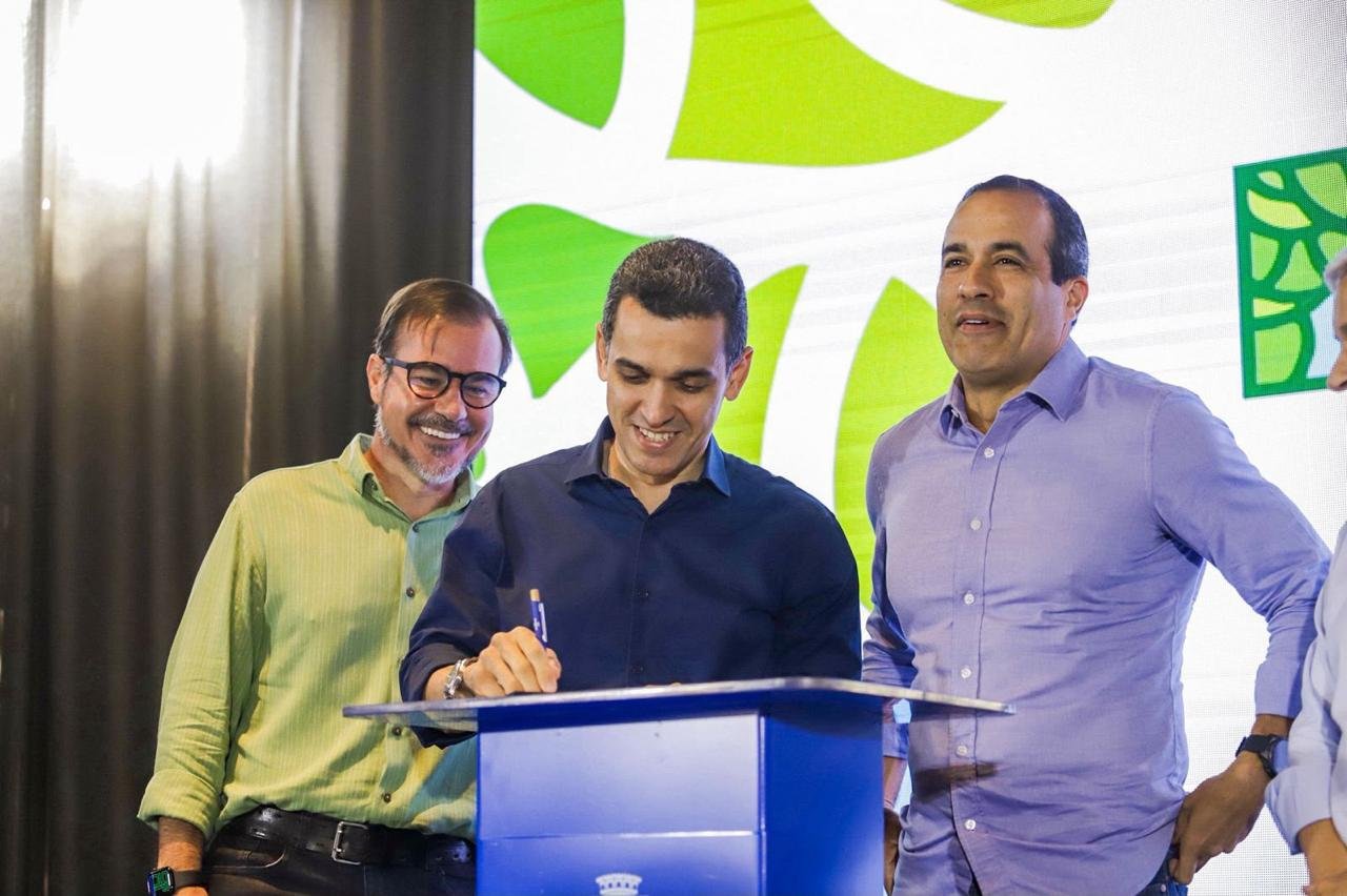 Palacete Tirachapéu recebe o Programa Ambientaliza Salvador e assina termo de compromisso para doação de óleos em projeto de biocombustíveis