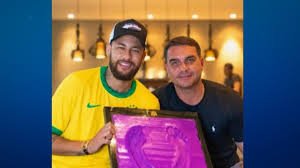 Troca de ataques: Lula chama Neymar de “home office” e Flávio Bolsonaro dispara “presidente turista”
