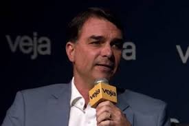 Bolsa Família vira centro do debate político: Flávio Bolsonaro defende manutenção e propõe mudanças no programa