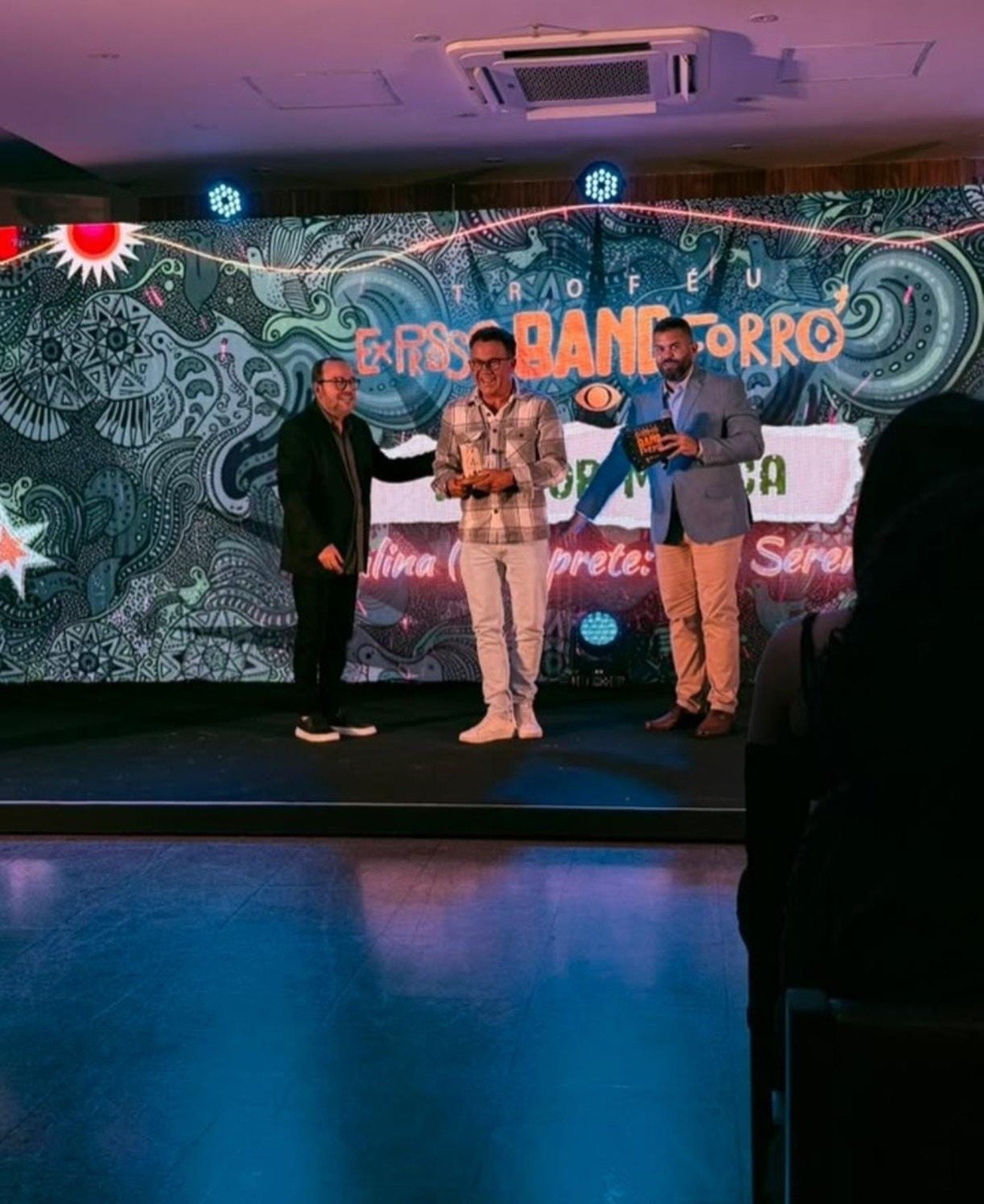 Flor Serena conquista o Prêmio Expresso Band Forró 2026 com a canção “Alcalino”Composição de Gracco Lima Jr. e Luis Dillah destaca a força da música autoral e reafirma a identidade do grupo no cenário do forró nordestino