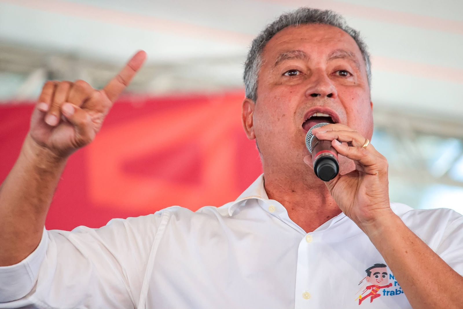 Rui acusa ACM Neto de esconder apoio ao bolsonarismo e diz que Lula governa a partir da realidade do povo