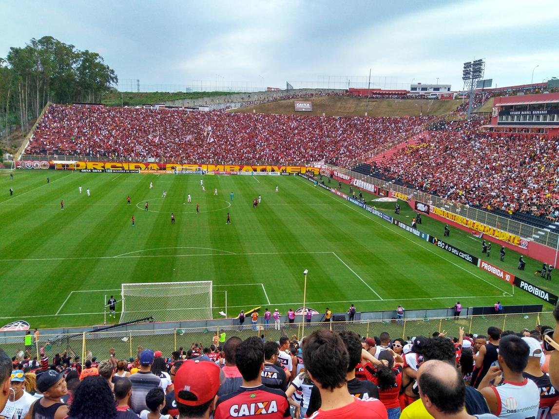 Brasileirão de volta com clima quente no Barradão: Portal Passa o Pano transmite Vitória x Vasco ao vivo