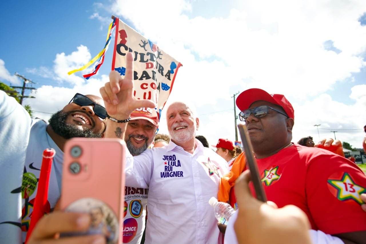 Wagner prestigia juventude e cultura baianas e dá início aos compromissos da Convenção do PT na Bahia. O senador repetiu a tradição criada durante o ciclo dos PGPs e voltou a se reunir com os jovens para ouvir demandas e renovar energias