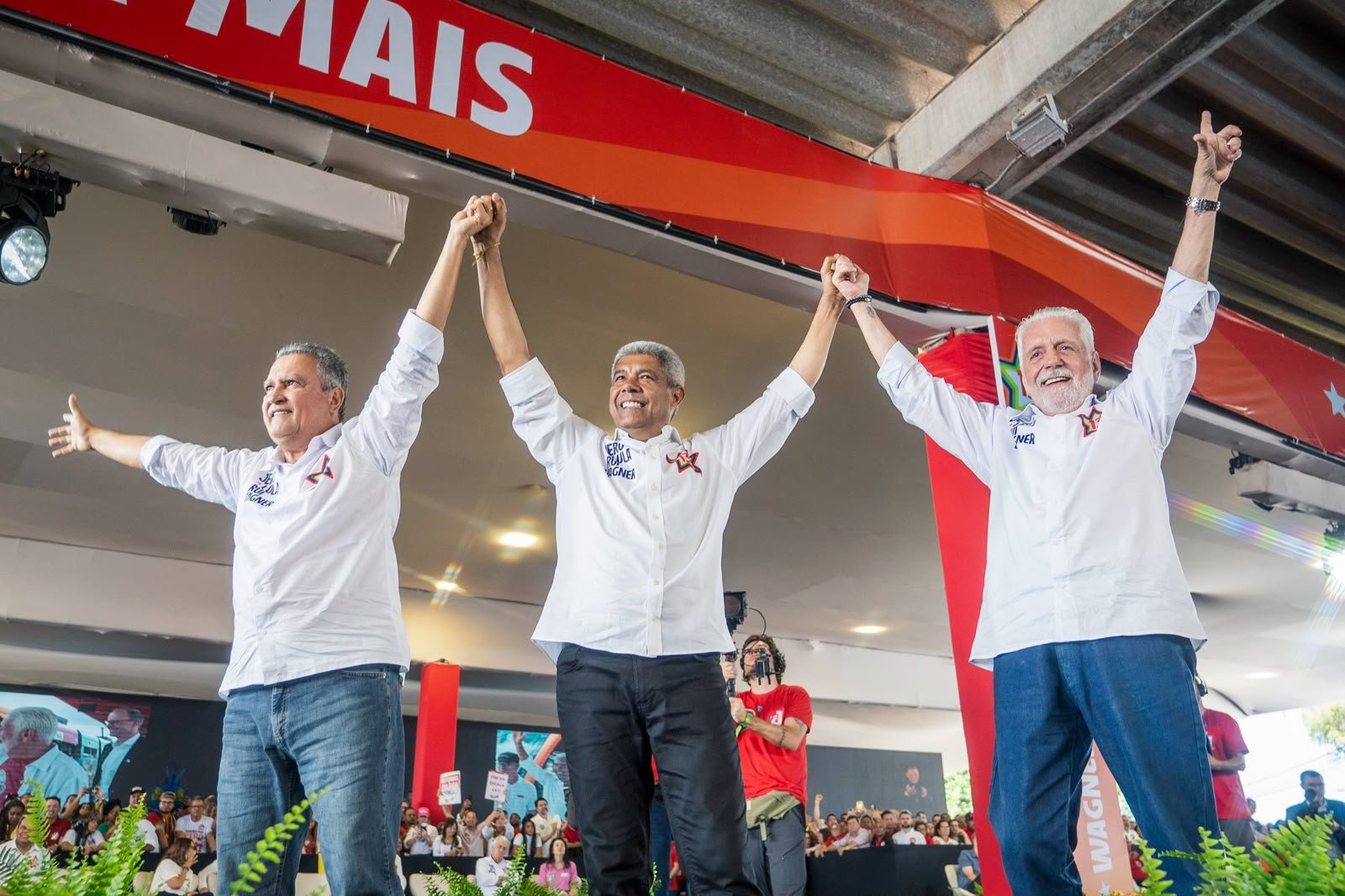 Jerônimo garante que Bahia dará a Lula “três senadores de verdade” e destaca força da chapa