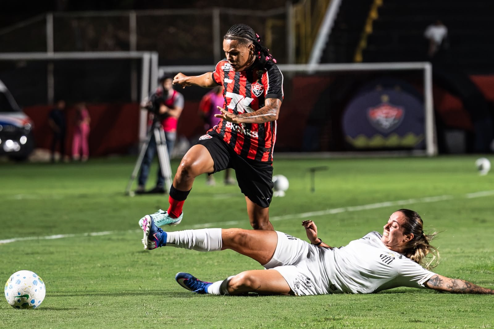 Santos vence Vitória por 2 a 1 fora de casa e decreta o rebaixamento do rubro-negro
