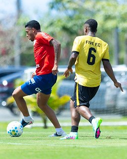 Bahia intensifica preparação no CT Evaristo e mostra foco em campo