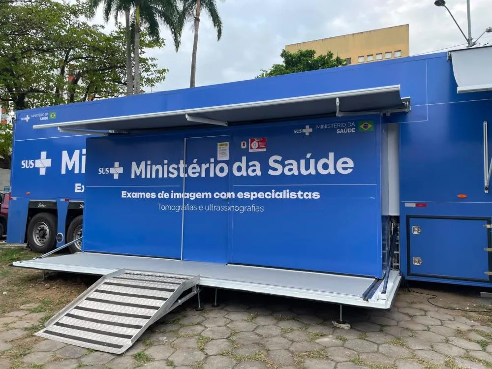 Diretora do Ministério da Saúde visita Carreta de Saúde da Mulher em Santo Antônio de Jesus (BA)