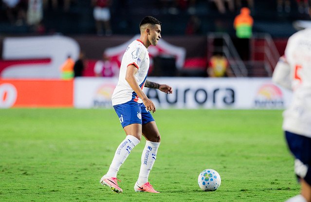 “Fizemos um jogo muito acima”: Jogador do Bahia concorda que placar no clássico poderia ter sido maior e projeta evolução em casa