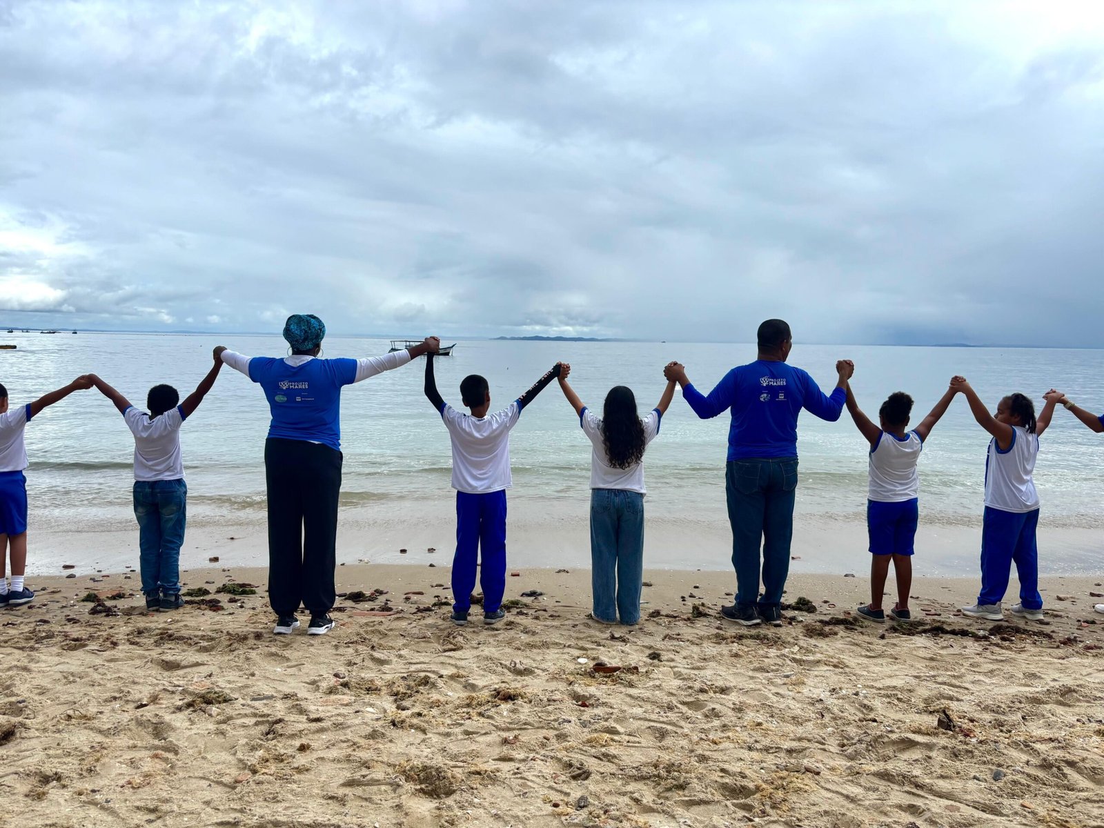 Cleanup Day: Projeto Mares mobiliza comunidade para ação de limpeza na Ilha de Itaparica