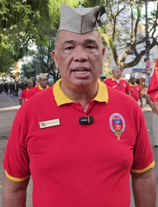 Vereador Sandro Bahiense passa mal e desmaia durante desfile de 7 de Setembro em Salvador