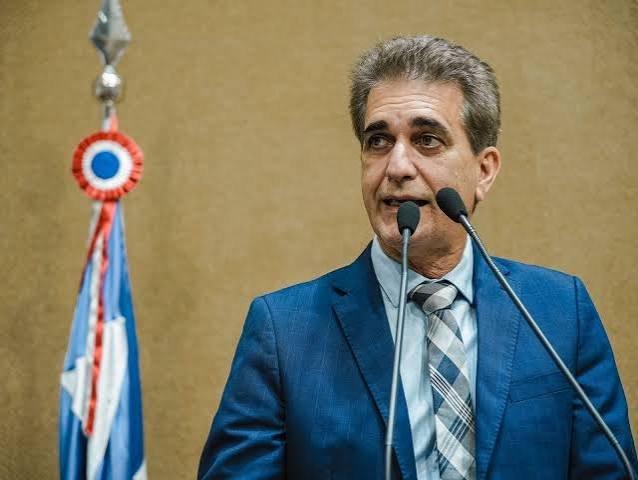 Deputado do PT acusa gestão de ACM Neto de sabotar eleição e chama Flávio Bolsonaro de “fujão”