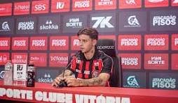 Vitória se Prepara para Desafio Fora de Casa: Atacante Tarzia mantém foco na reta final da Série A