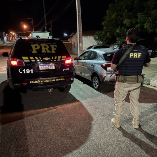 PRF recupera carro roubado na BR 428