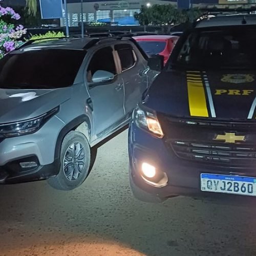 Caminhonete roubada é recuperada pela PRF na BR 407, em Juazeiro