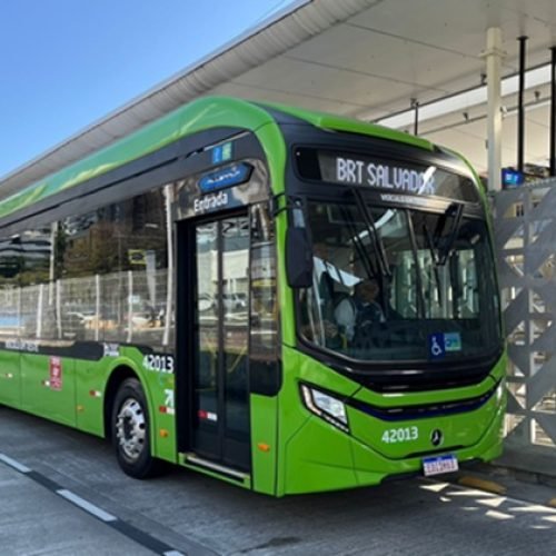 Capital inicia testes com novo modelo de ônibus elétrico para frota do BRT