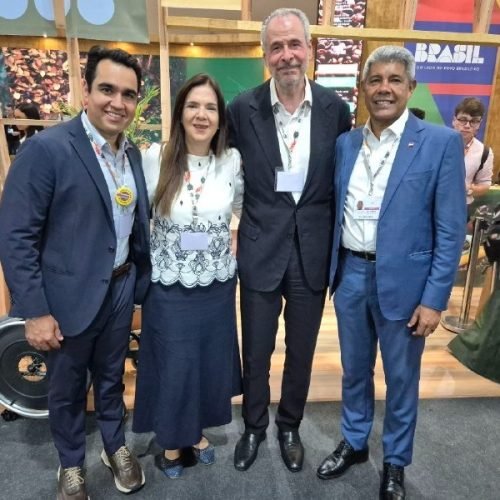 Jerônimo apresenta experiências da Bahia em transição energética e articula parcerias na COP30