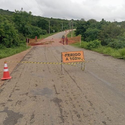 Após fortes chuvas BA-270 é interditada para tráfego de veículos entre Encruzilhada e Ribeirão do Largo