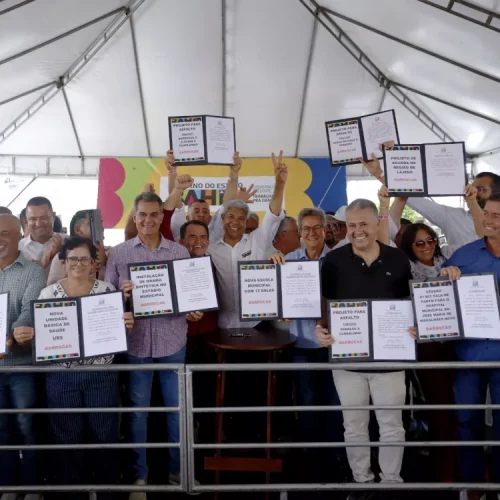 Governador entrega obras na barroca