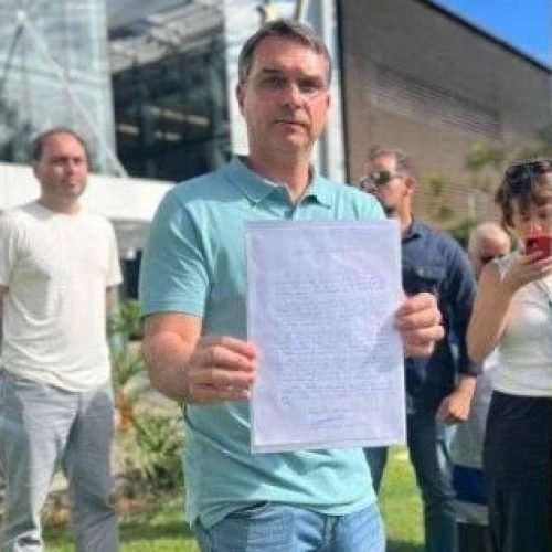 Bolsonaro declara apoio a Flávio em carta