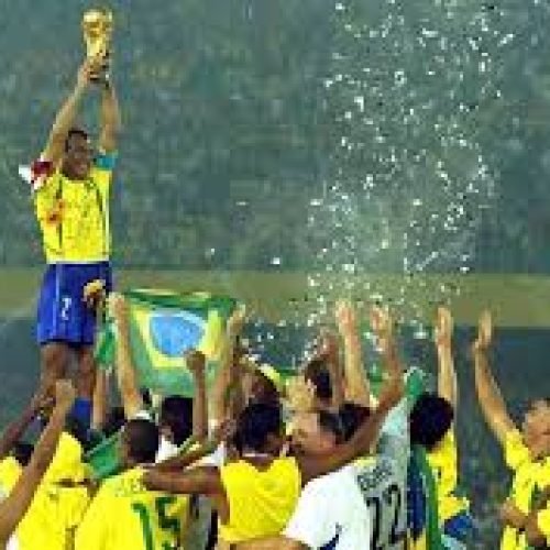 Seleção acumula eliminações frustrantes e tenta superar erros históricos para voltar a conquistar o Mundial