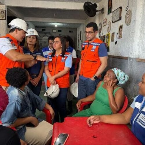 Vice-prefeita acompanha atendimento a famílias após desabamento de imóvel irregular em Pirajá