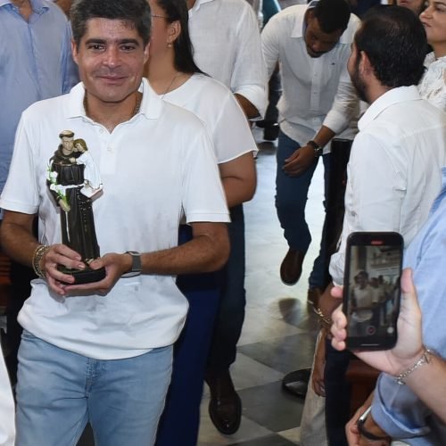 Fé, tradição e política: ACM Neto participa de celebração em Santo Antônio