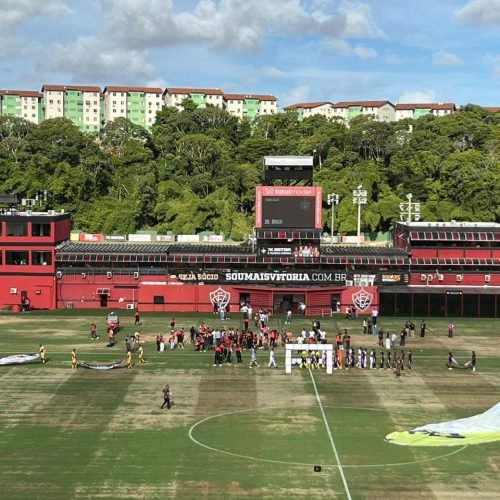 Vitória fica no empate contra Atlético na estreia do baianão