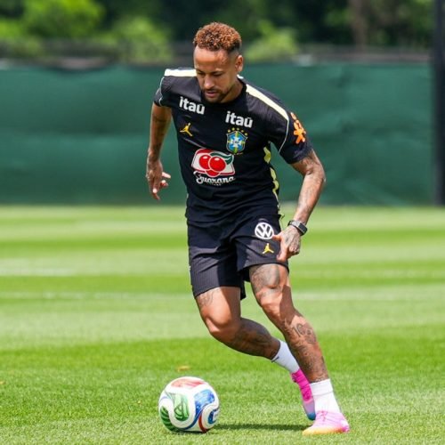 Neymar está pronto para voltar, garante Carlo Ancelotti após vitória do Brasil