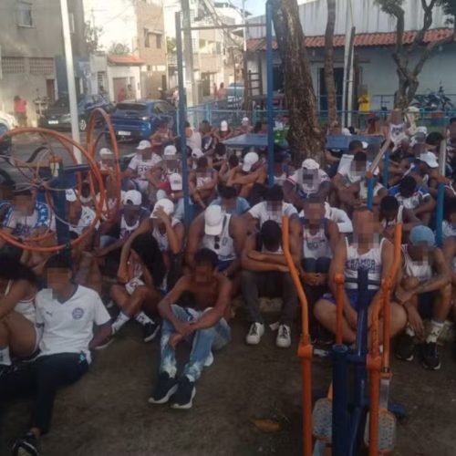 Torcedores de torcida organizadas são detidos com armas e explosivos antes de jogo em Salvador