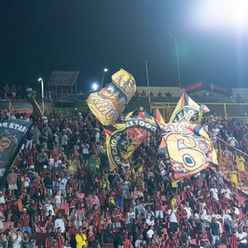 Vitória encara o Internacional no Barradão para manter força em casa e subir na tabela