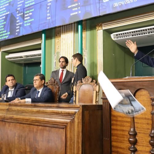 Téo Senna critica gasto com comunicação e denuncia abandono de equipamentos do estado em Salvador