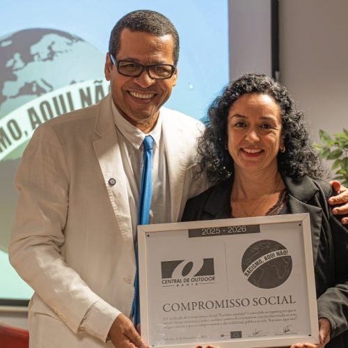Central de Outdoor da Bahia recebe certificado de compromisso social contra o racismo