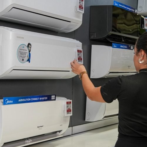 Verão aquece vendas na Ferreira Costa e reforça busca por conforto térmico e economia