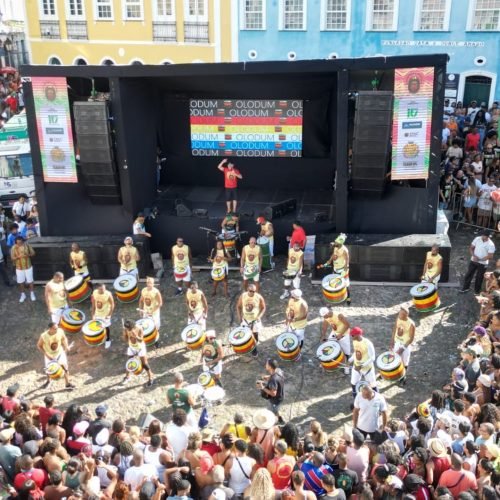 Largo do Pelourinho lotado marca último ensaio do Olodum antes do Carnaval 2026