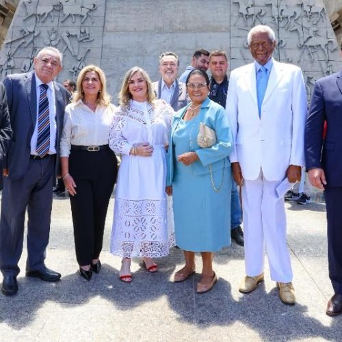 Professor tributarista Edvaldo Brito é homenageado na ALBA