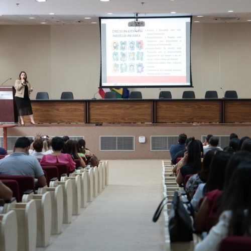Desafios da exposição digital de crianças e adolescentes serão debatidos em ‘Conferência Tecnologia e Infância’