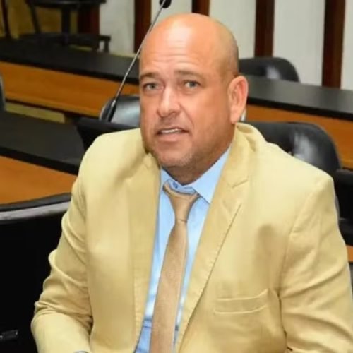 Deputado estadual Binho Galinha se entrega ao MPBA e está preso